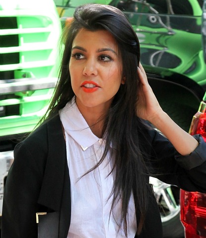 0722-kourtney_kardashian_orange_lipstick_zoom_bd