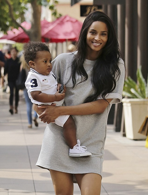 Glam Mommy Spotting: Ciara Looks Both Glam and Comfy While Strolling in LA